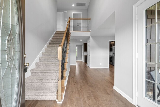 Building Photo - Pet Friendly Three Bedroom!