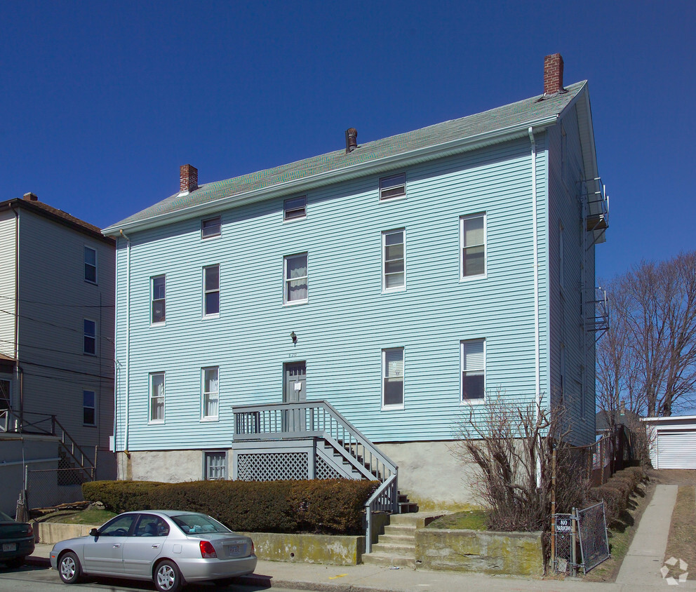 820 Dwelly St, Fall River, MA 02724 - Apartments in Fall River, MA ...