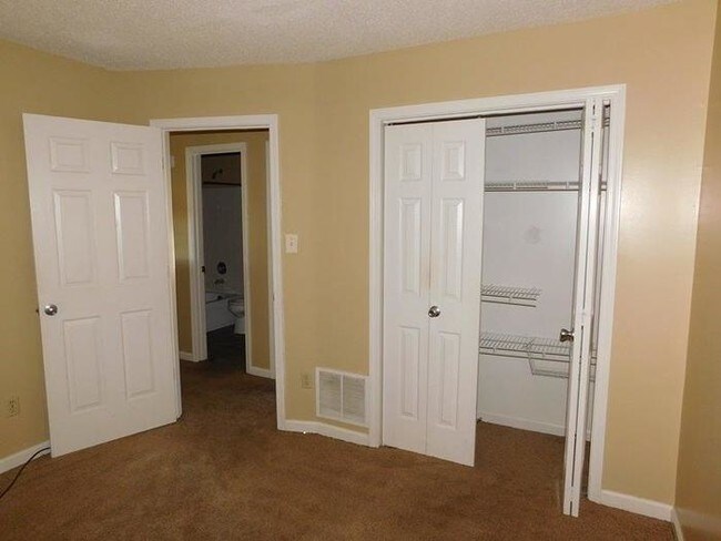 Foto del edificio - 7827 Freehold Dr