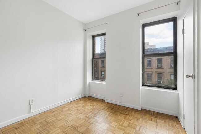 Foto del edificio - 325 E 89th St