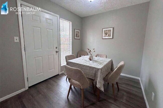 Foto del edificio - 1741 E Pepper Cir