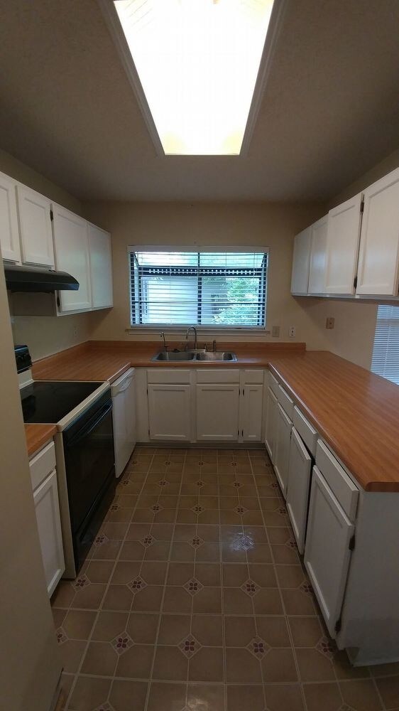 Building Photo - 5707 Stone Village