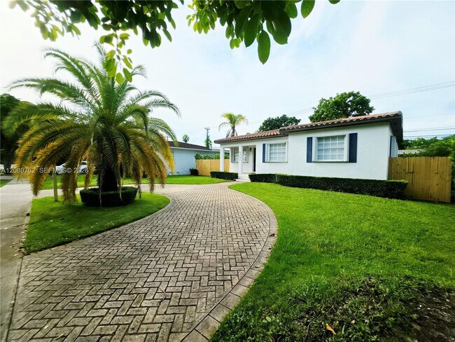 Foto del edificio - 5751 SW 11th St
