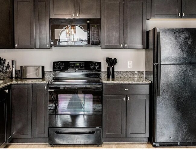 Building Photo - Unique 3 bedroom furnished within walking distance to Jameson YMCA in Wyndhurst