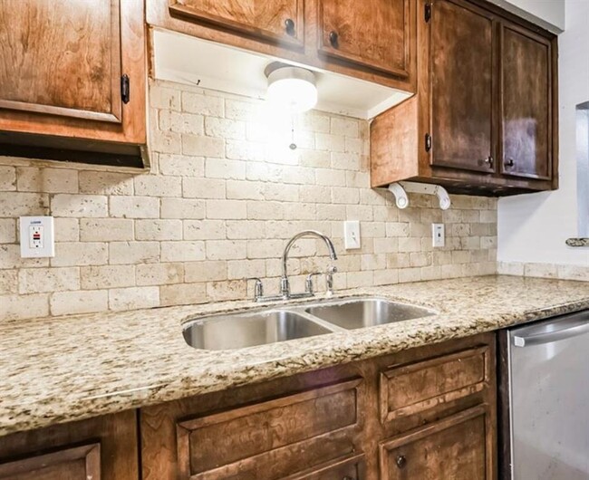 Foto del edificio - 4500 Sherwood Ln