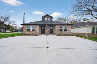 Building Photo - 3206 Sayle St