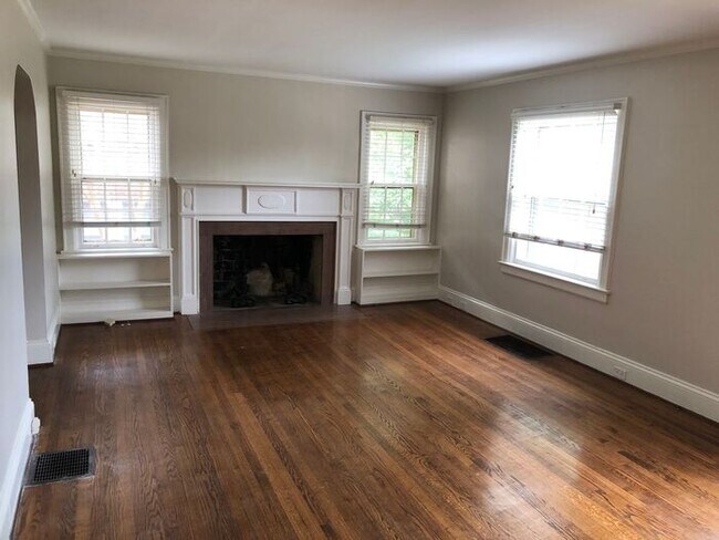 Building Photo - 3 bed/2 bath home in Myers Park area of Ch...