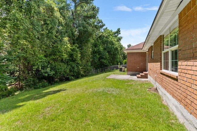 Building Photo - 3 BED | 2 BATH | NEWLY RENOVATED
