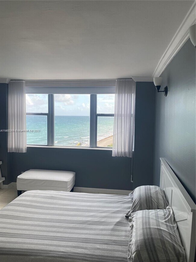 Foto del edificio - 3180 S Ocean Dr