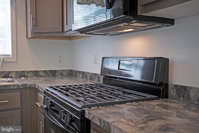 Building Photo - 49 Sherwood Forest Way
