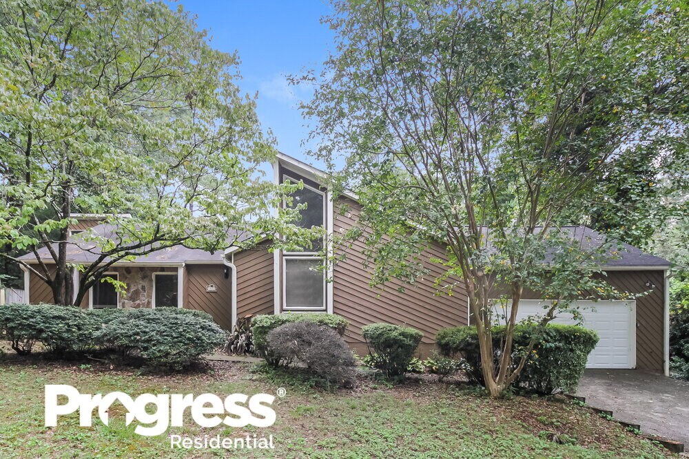 Primary Photo - 4553 Kings Crossing Dr NE