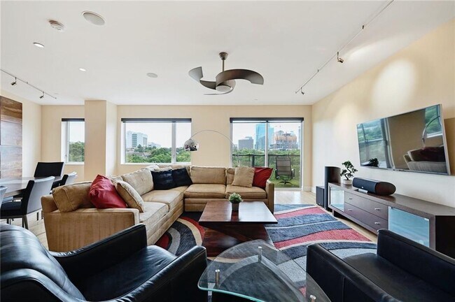 Foto del edificio - 901 W 9th St