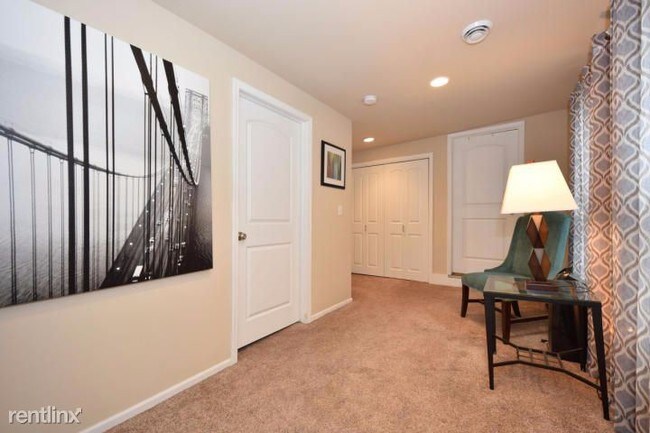 Foto del edificio - 1526 N Cass St