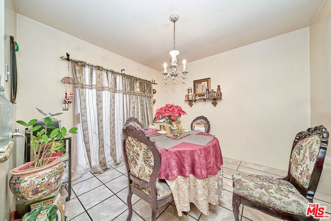 Building Photo - 219 N Isabel St