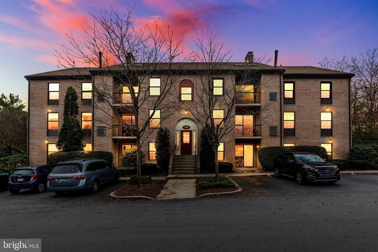 Primary Photo - Beautiful 2-Bed, 2-Bath Condo in Chesterbr...