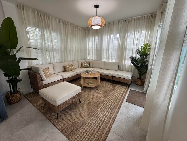 Foto del edificio - 305 N Lakeside Dr
