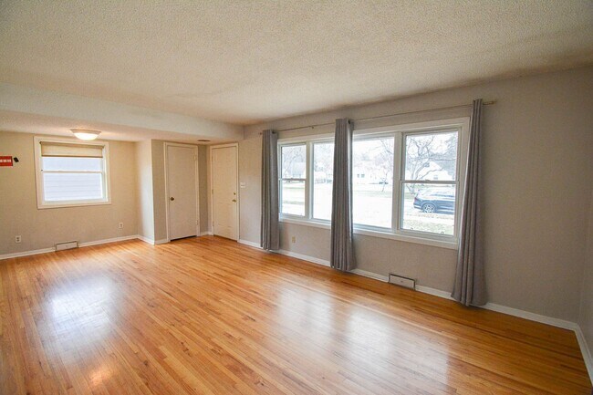 Foto del edificio - Charming SW Rochester home with fenced yard!