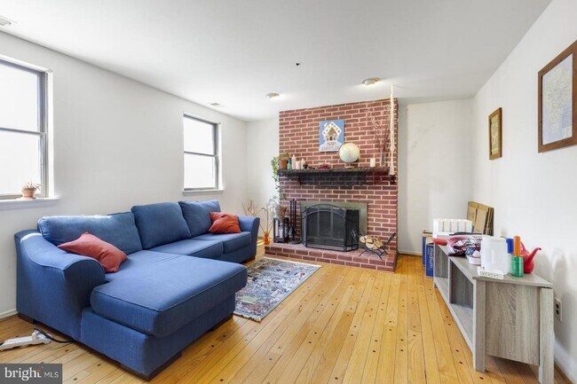 Building Photo - 2043 Spring Garden St