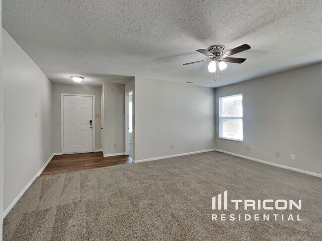 Building Photo - 8902 Hosta Way