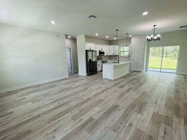 Foto del edificio - Brand New Home W/ Large Covered Lanai!