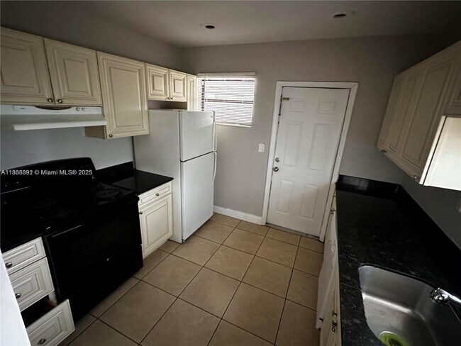 Foto del edificio - 3 bedroom in North Miami Beach FL 33179