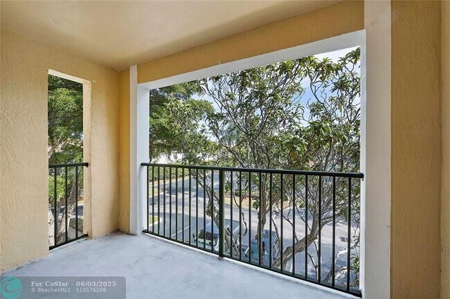Foto del edificio - 120 Yacht Club Way