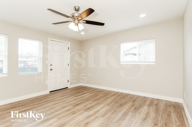 Building Photo - 4616 N 29th Ave