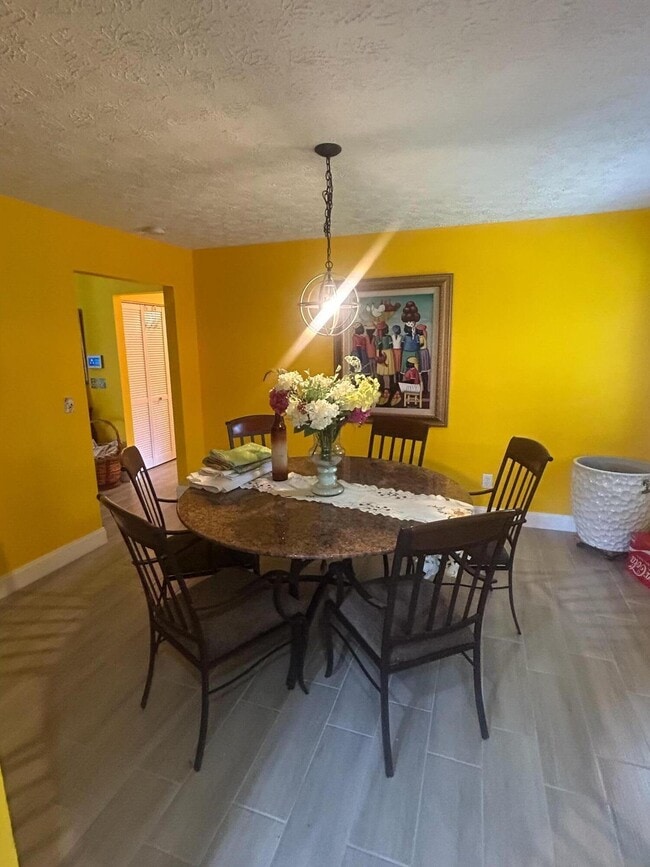 Foto del edificio - 633 NE Larkspur Ln