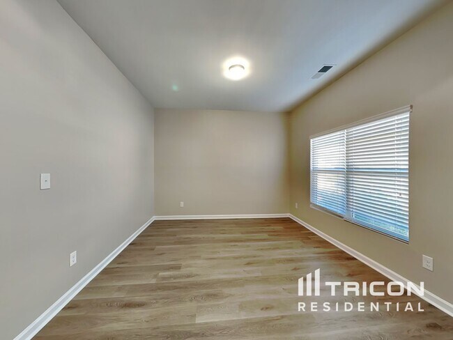 Building Photo - 1938 Roxey Ln