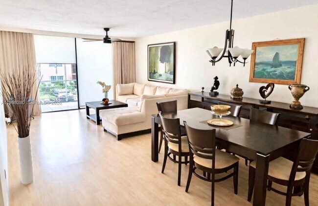 Foto del edificio - 2841 Somerset Dr