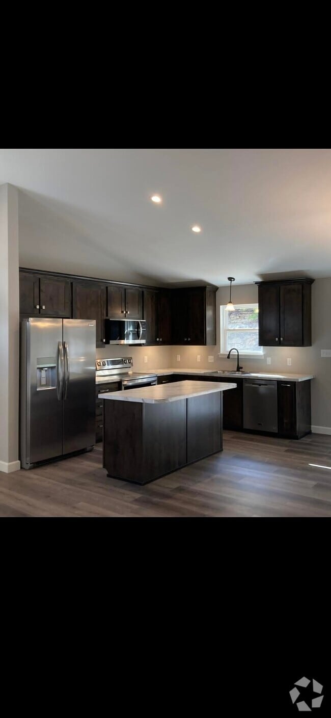 Building Photo - 1522 Villa Dr