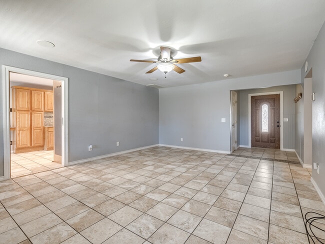 Building Photo - 3900 Hiddleston Cir