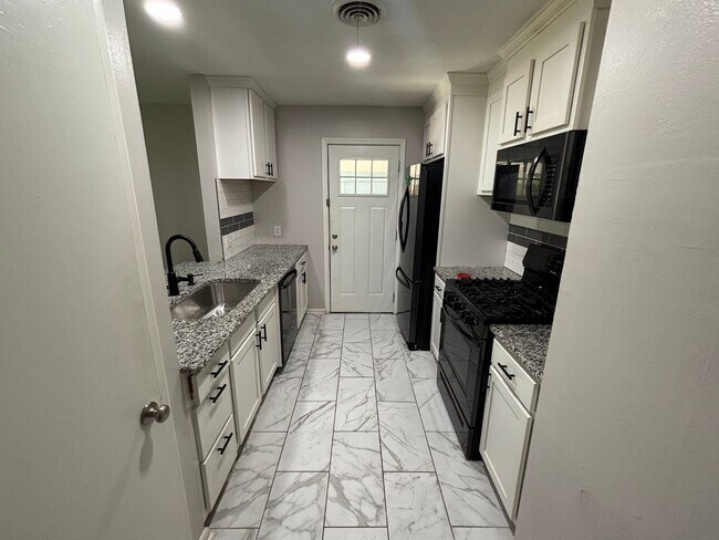Foto del edificio - 7515 N St