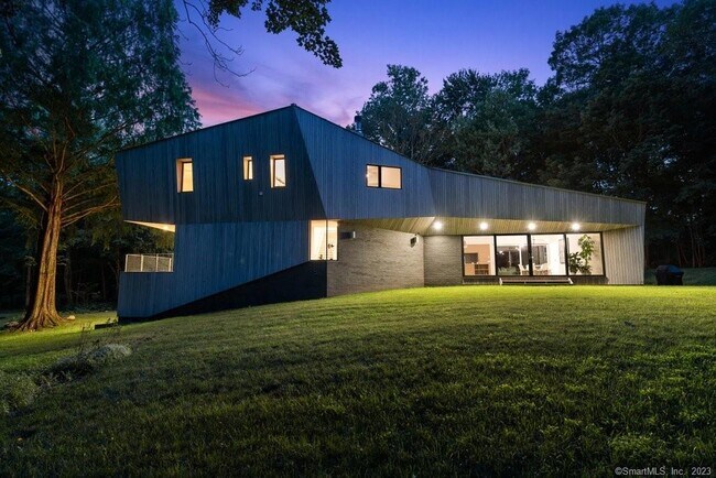Foto del edificio - 364 Hollow Tree Ridge Rd