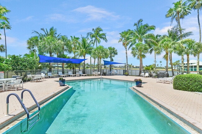 Foto del edificio - 221 NE Plantation Rd