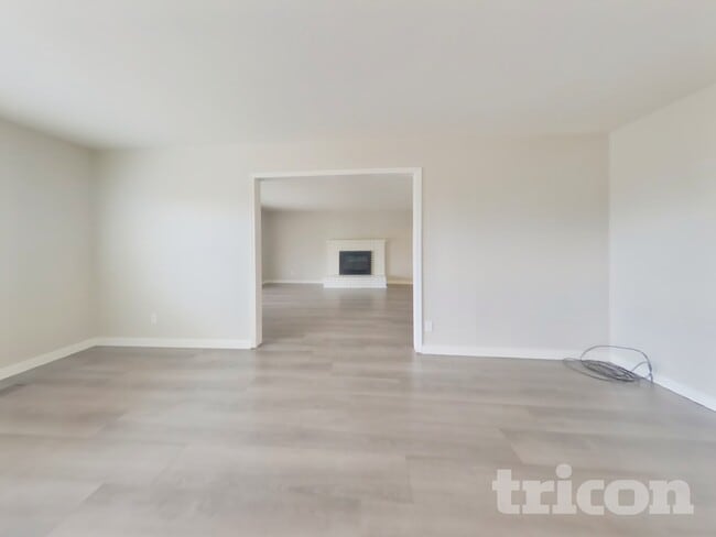 Building Photo - 910 Donner Pass Rd