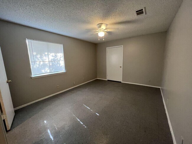 Foto del edificio - 507 Thelma Dr