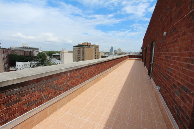 Building Photo - 380 Neptune Ave