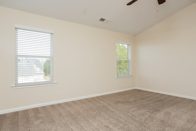 Building Photo - 45 Darbys Ave