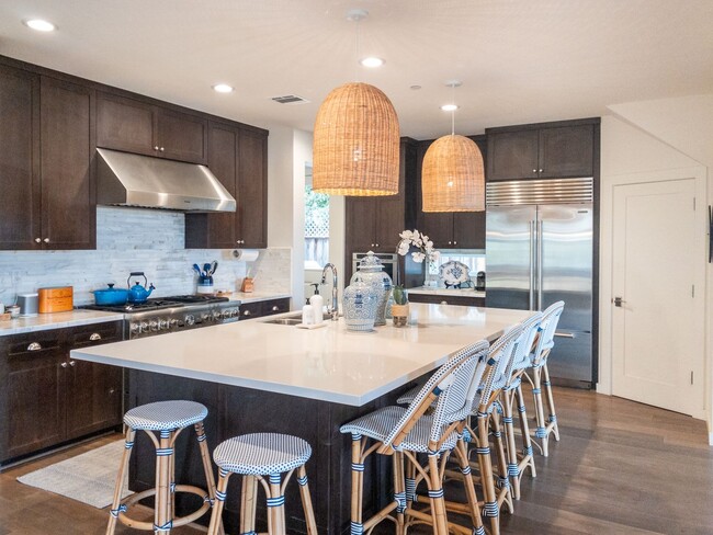 Building Photo - Updated 4BR/3.5BA Tiburon Home! 3,523sqft!...