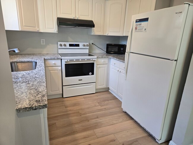 Building Photo - 126 Luden Dr