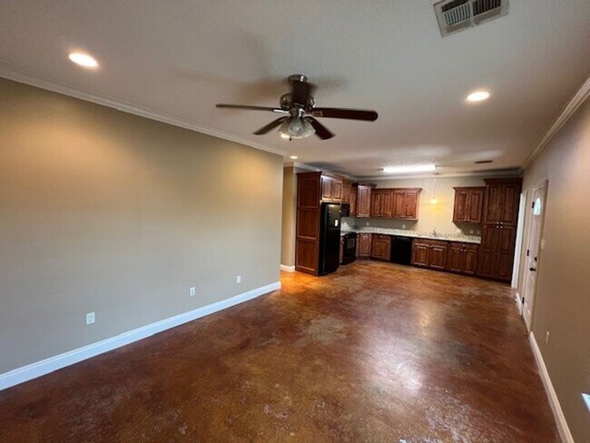 Foto del edificio - 3B/2B Duplex Available in South Lake Charles
