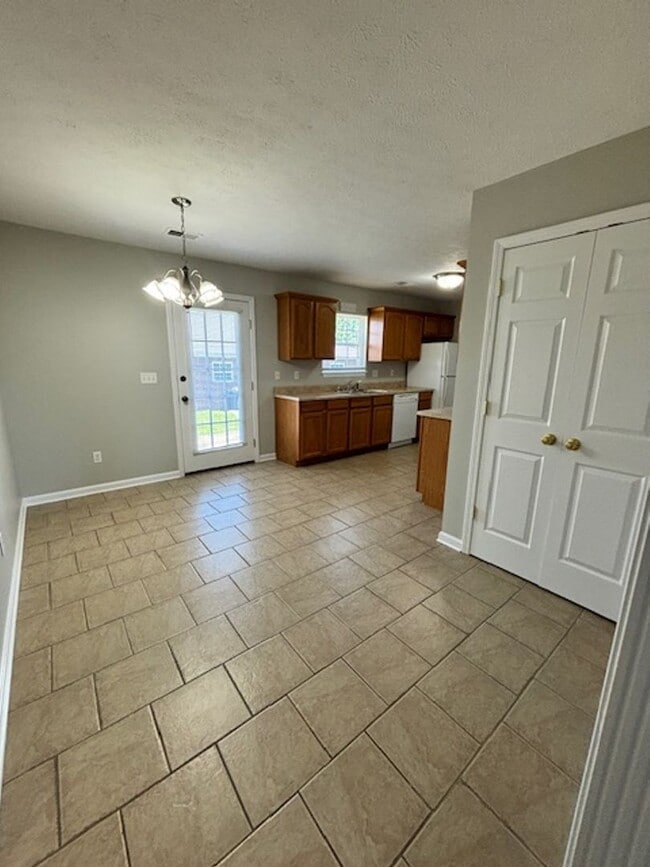 Building Photo - 145 Croghan Way