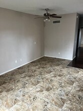 Building Photo - 2813 E Paradise Ln