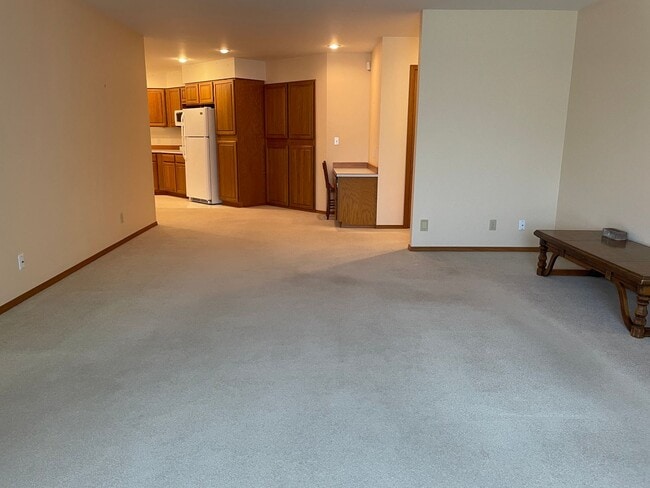 Building Photo - Cozy Home Feel, One Floor Living, Great Ba...