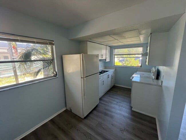 Foto del edificio - 2 bed room one bath duplex - Move in Special