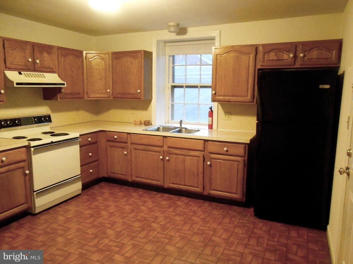 11 N Main St Unit APT. 1, Manheim, PA 17545 - Room for Rent in Manheim ...