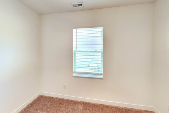Building Photo - 842 Holmdale Dr