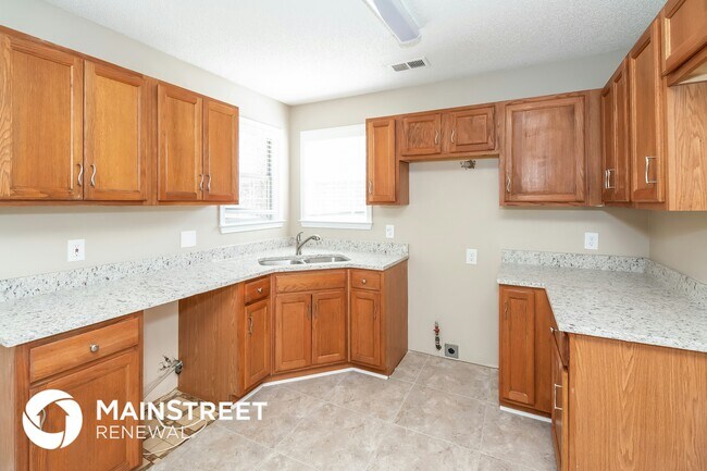 Building Photo - 11012 Knotty Pine Pl