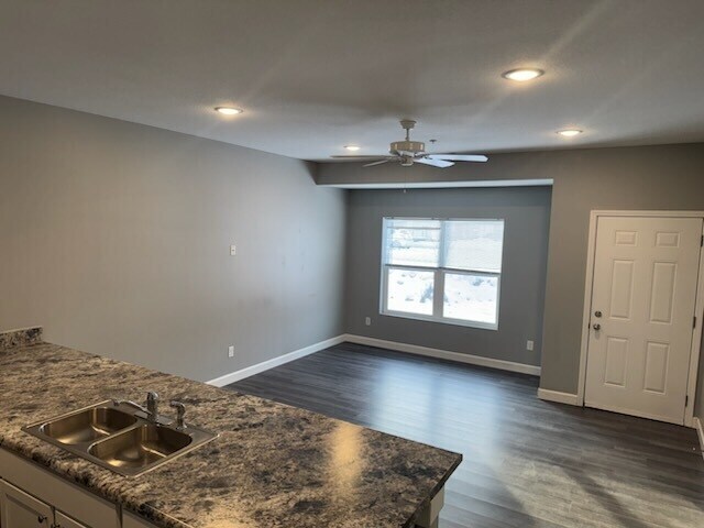 Foto del edificio - Evard Place - Solar Powered